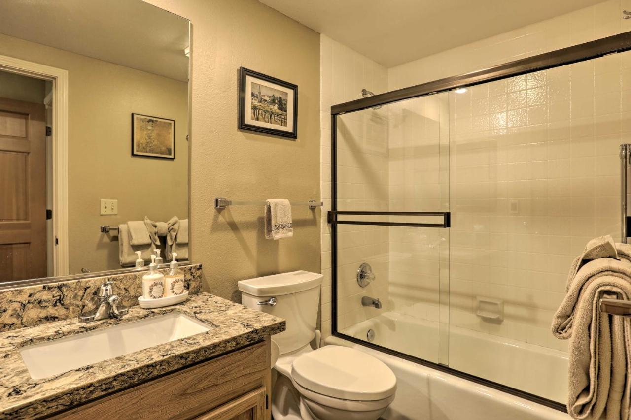 Corner-Unit Condo With Grill Walk To Lake Tahoe! Incline Village Bagian luar foto