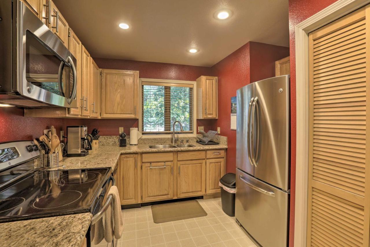 Corner-Unit Condo With Grill Walk To Lake Tahoe! Incline Village Bagian luar foto