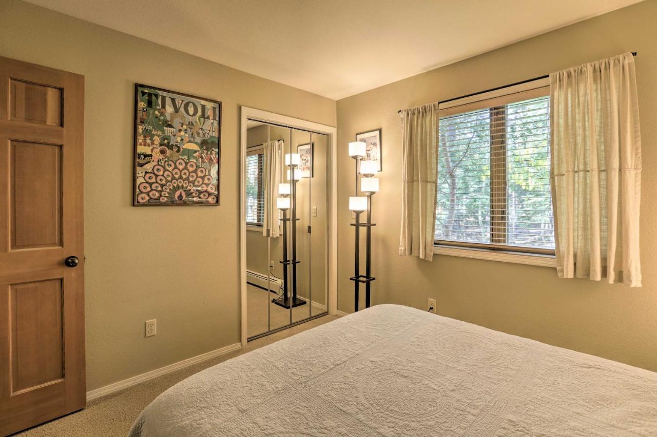 Corner-Unit Condo With Grill Walk To Lake Tahoe! Incline Village Bagian luar foto
